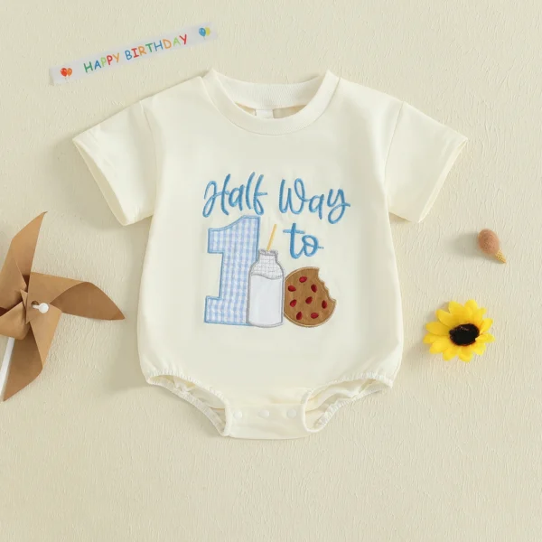Baby Boy Birthday Jumpsuit Short Sleeve Round Neck Letter Number Biscuit Embroidery Romper – Bild 2