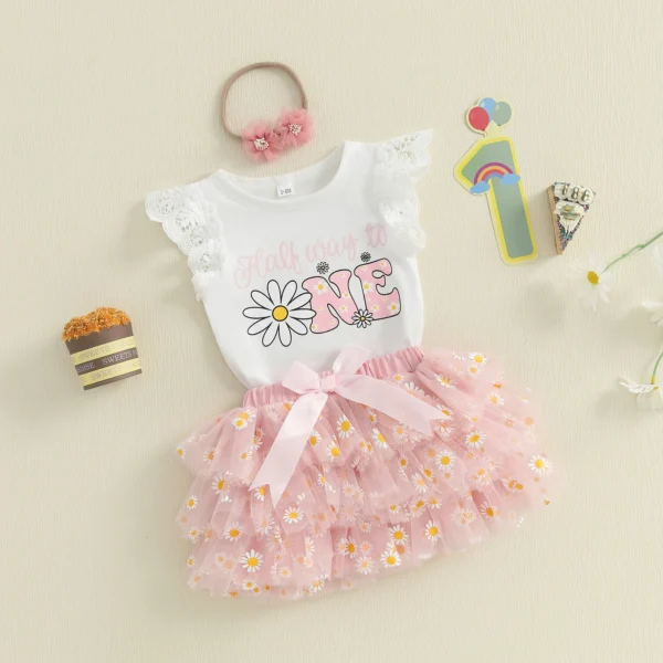Baby Girl Daisy Birthday Outfit Letter Short Sleeve Romper Layered Ruffle Tulle Skirt Flower Headband 3 Piece Set – Bild 3